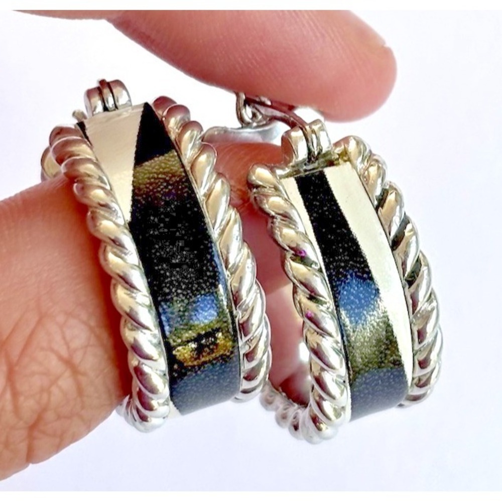 Arthur Court Aluminum Hoop Earrings 1 In‎ Zebra Print Round Discontinued Jewelry